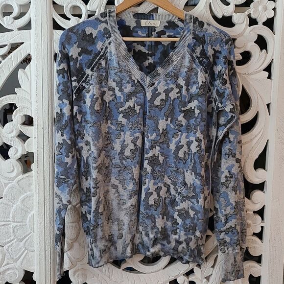 Elan blue camo intentional distressed sweater Size M 💙 - Picture 1 of 6